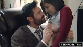 Thick babe Violet Starr shown good time by DILF